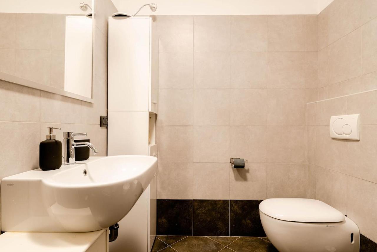 Central Studio Apartment - 24H Self Checkin มิลาน ภายนอก รูปภาพ